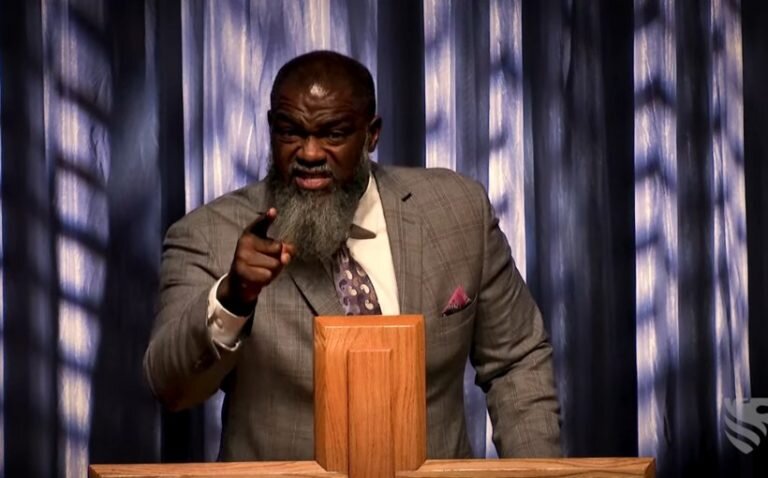 aw_bauchampreaching2